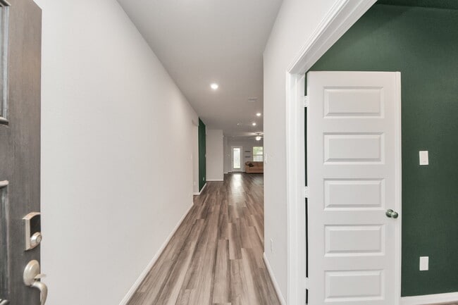 Building Photo - 518 Ellwood Terrace Ln