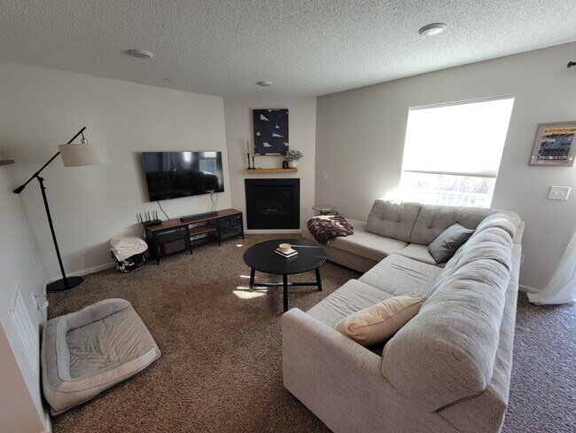 Building Photo - Furnished- Short term lease - Townhome in ...