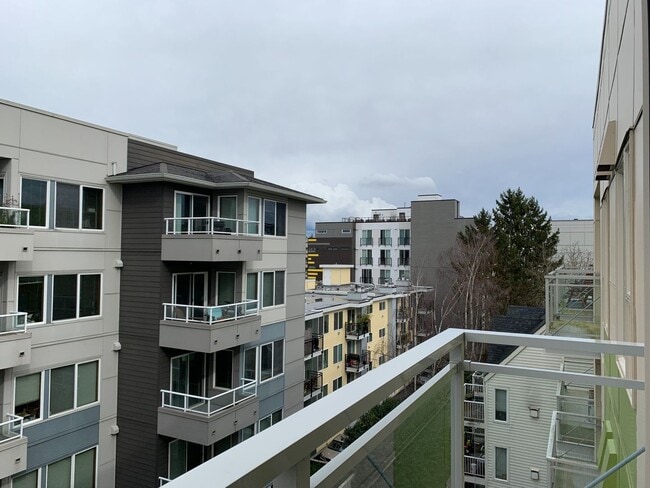 Building Photo - Urban Living at the Vik - Top Floor Condo