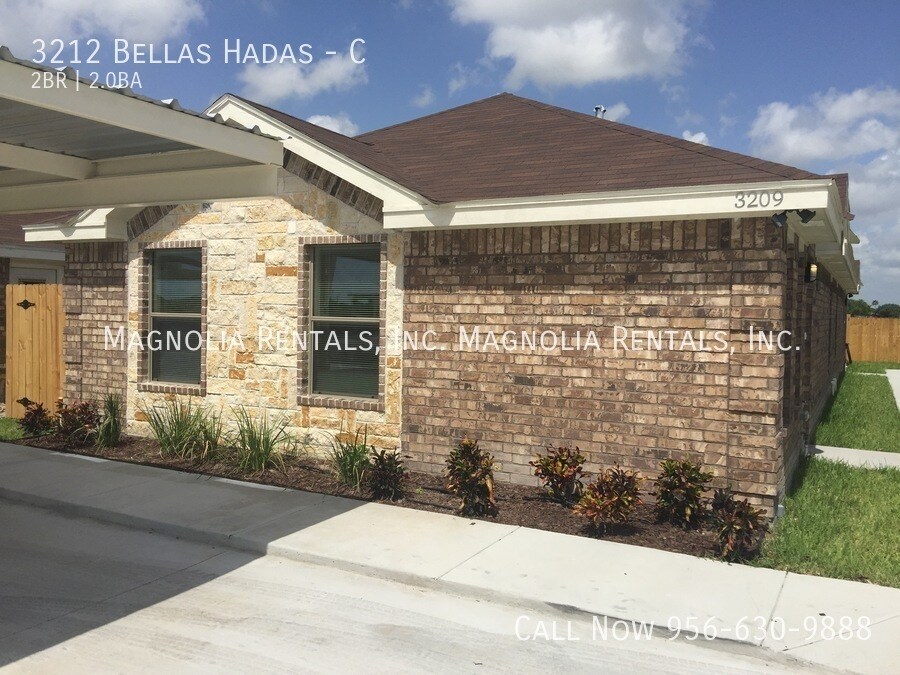 Building Photo - 3212 Bellas Hadas St