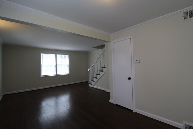 Building Photo - May FREE On This 2 Bedroom Duplex in North Kansas City