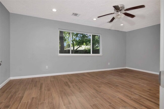 Building Photo - 12811 Golden Tee Ln