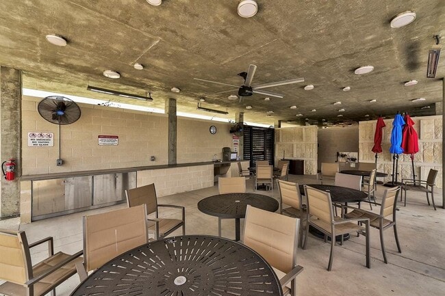 Building Photo - 8816 Mina Dr