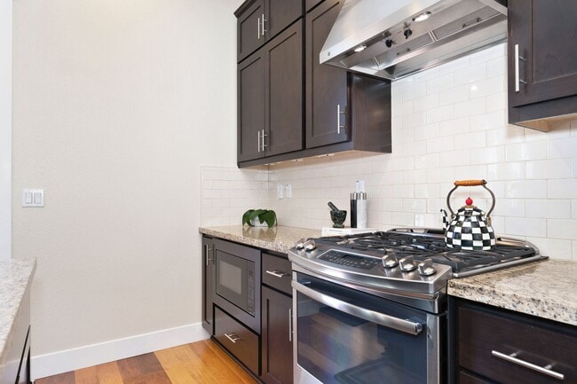 Building Photo - 3 bedroom | 2.5 bathroom | Crocker Village Brownstone