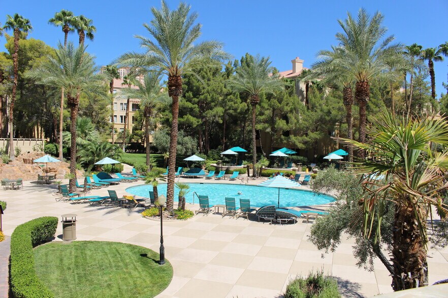 Building Photo - 210 E Flamingo Rd
