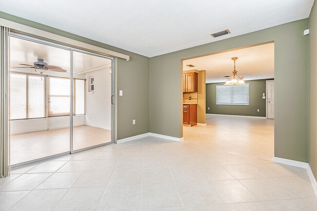 Building Photo - 7715 Sue Ellen Dr