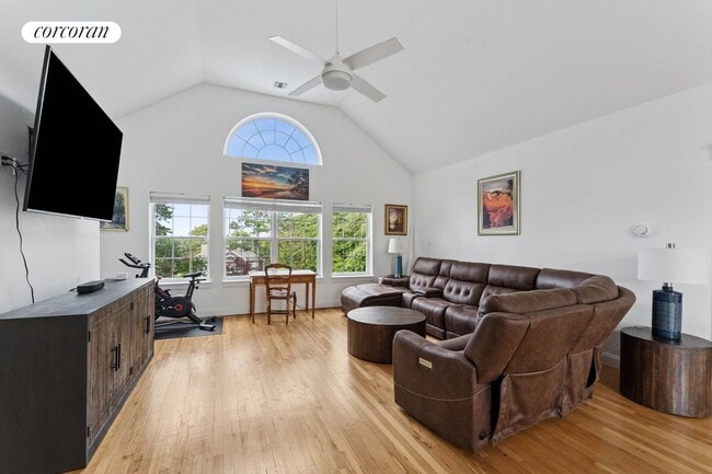 Building Photo - 199 Shinnecock Hills Rd