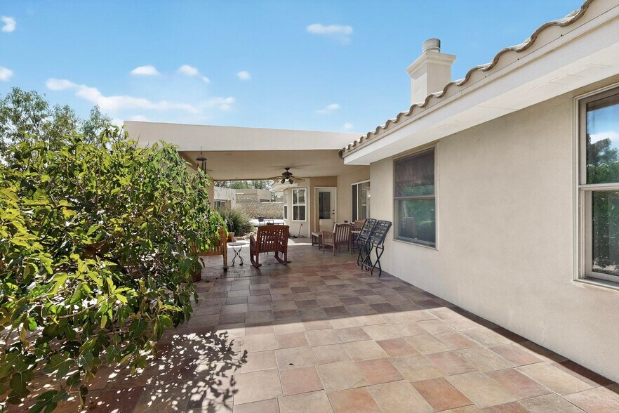 Building Photo - 2004 Vista Lejano