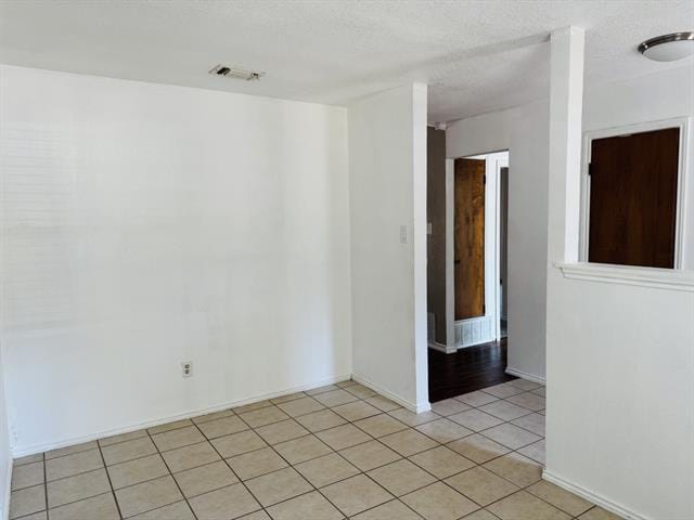Building Photo - 912 Woodview Dr