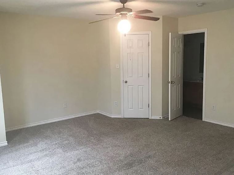 Building Photo - 1001 Krenek Tap