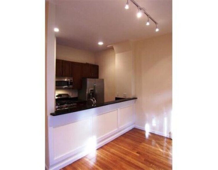 Building Photo - 59 Fort Ave
