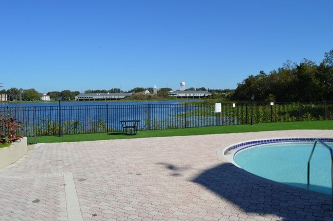 Building Photo - 2 Bed 2 Bath Condo with fireplace!!!