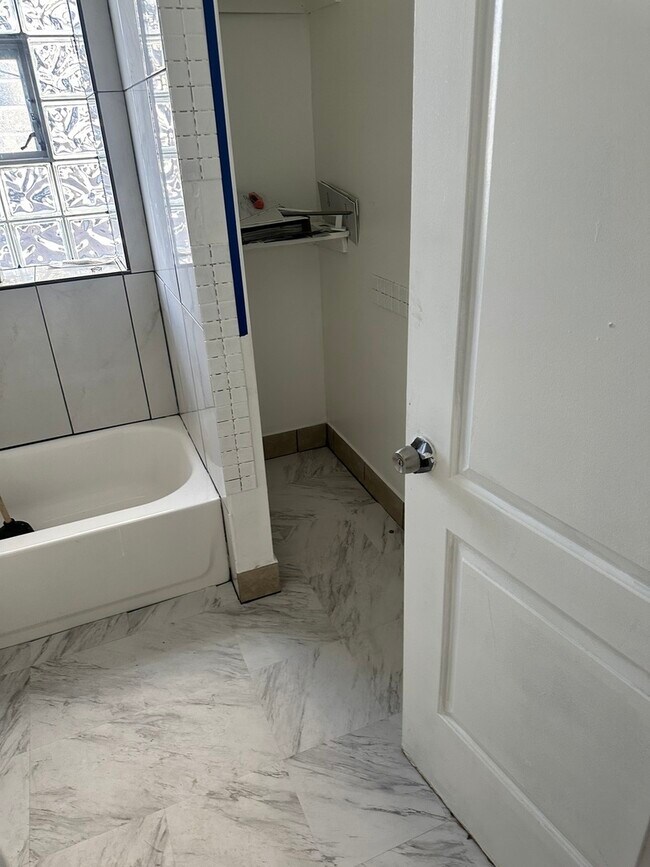 Building Photo - 6314 S Artesian Ave