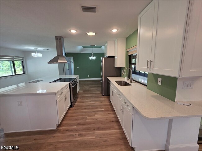Building Photo - 1250 Riverbend Dr