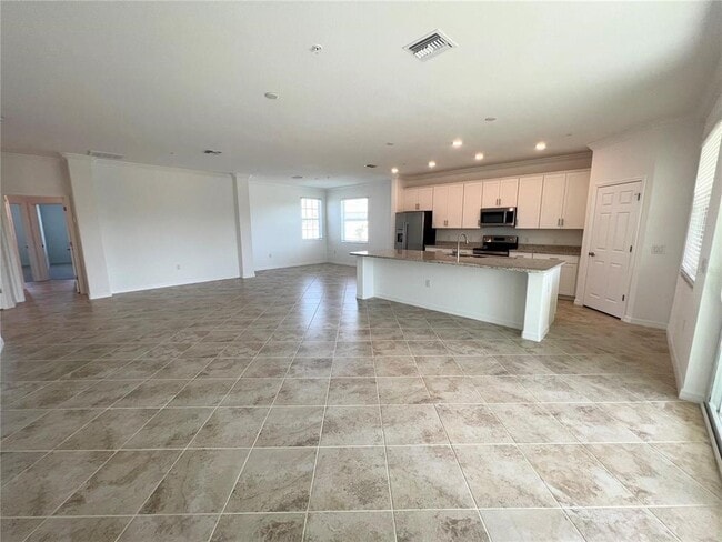 Building Photo - 14640 Sycamore Ct