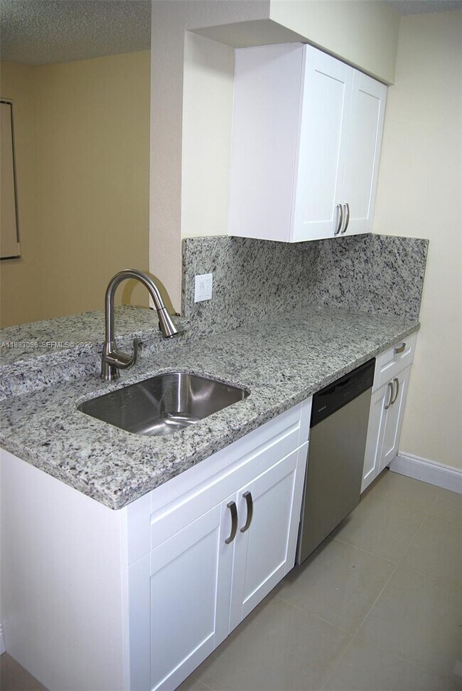 Building Photo - 2820 N Oakland Forest Dr