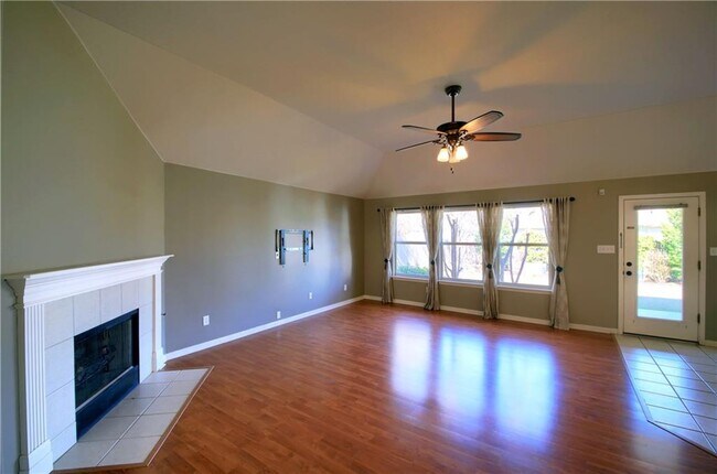 Building Photo - 129 Copperwood Loop