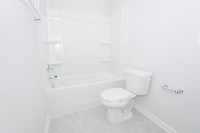 Building Photo - Beautiful 3 Bedroom 2.5 Bathroom Townhome Located in Downton Square, Holly Springs! Available Jul...