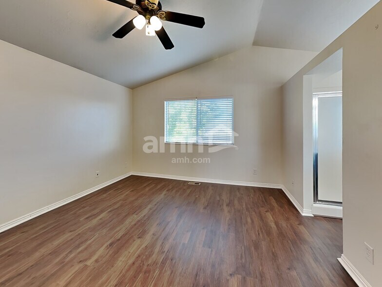 Building Photo - 1008 E 11780 S