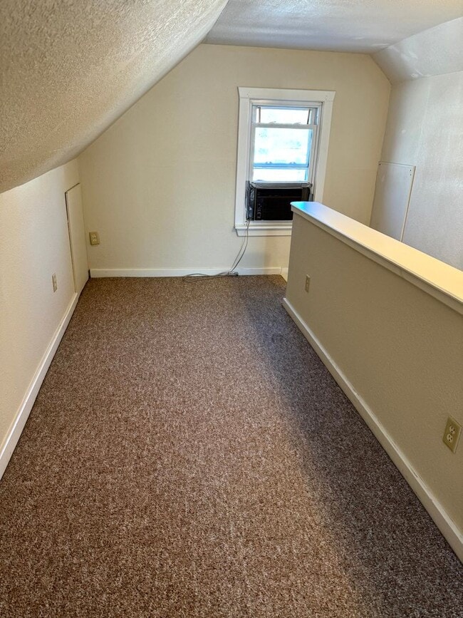 Building Photo - 3 bedroom Kenosha cape cod