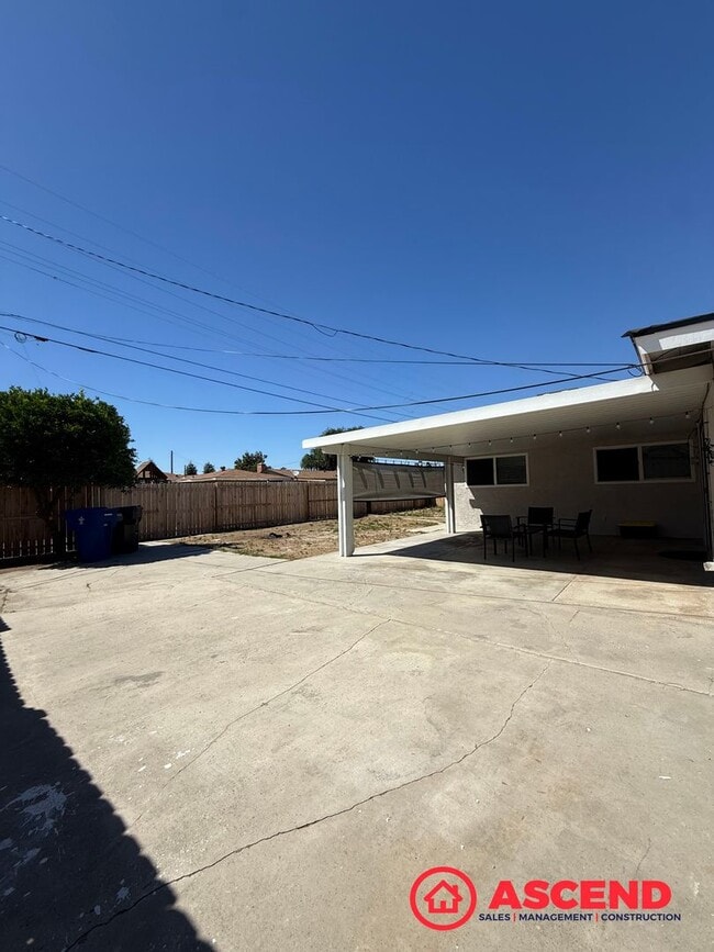 Building Photo - Charming 3 Bedroom / 2 Bath Home + Additional Office