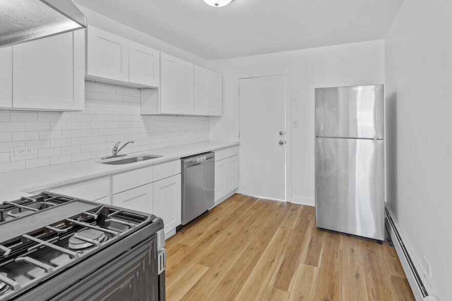 Building Photo - 9606 Golf Terrace