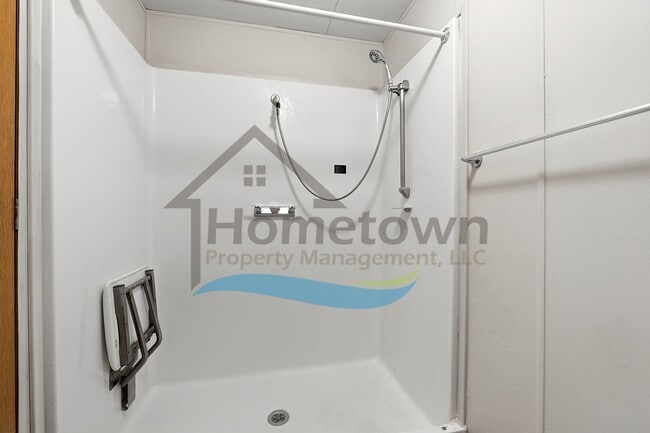 Building Photo - 2 Bedroom 1 Bath Home with Off Street Parking Available in Sagle!