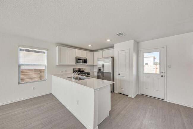 Building Photo - 367 Keefer