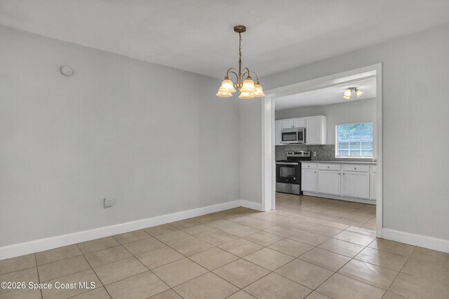 Building Photo - 807 Hillsdale Dr
