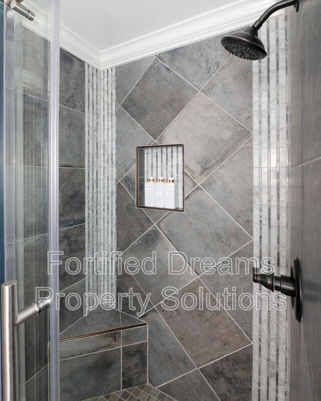 Building Photo - 1410 Fernwood Dr