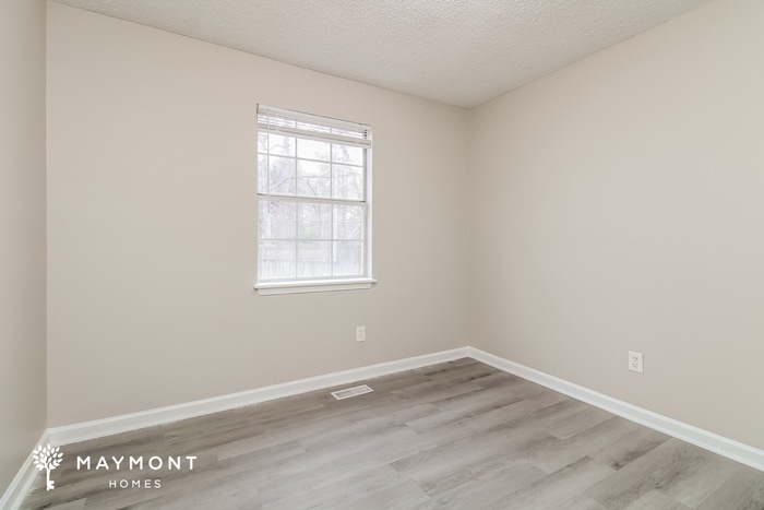 Building Photo - 208 Salusbury Ln