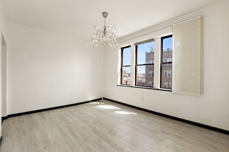 Building Photo - 6601 Broadway