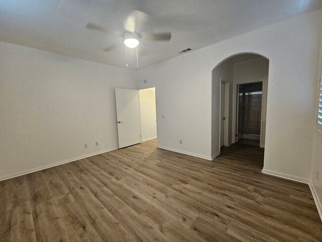 Building Photo - SENIOR 55+ COMMUNITY BEAUTIFUL 2BED/2BATH