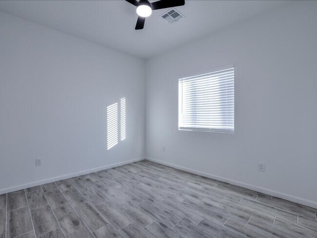 Building Photo - 1603 S Van Buren Ave