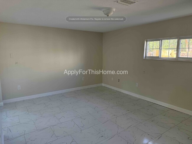 Building Photo - Single Family Home - Remodeled