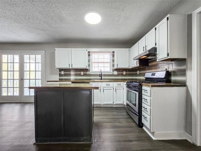 Building Photo - 3319 Clemons Rd