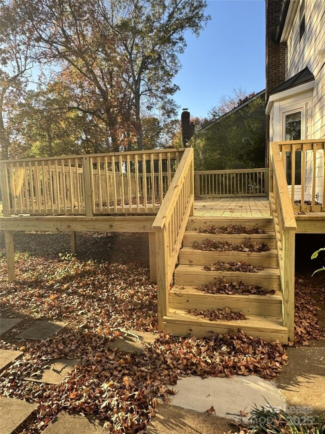 Building Photo - 8509 Golf Ridge Dr