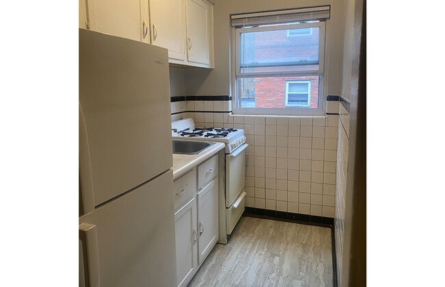 Interior Photo - Ludlow 950