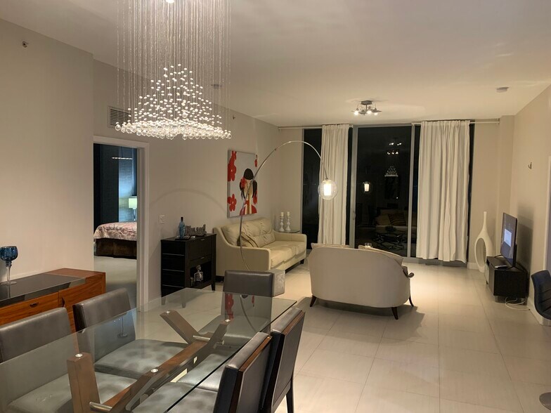 Building Photo - 7901 Hispanola Ave