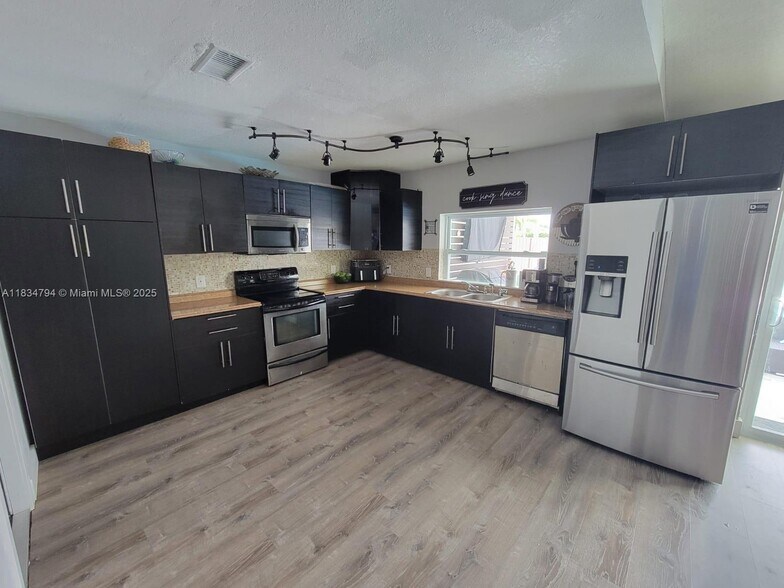 Primary Photo - 12041 NW 34th Pl