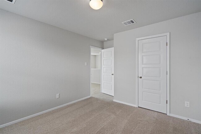 Building Photo - 621 Running Creek Dr