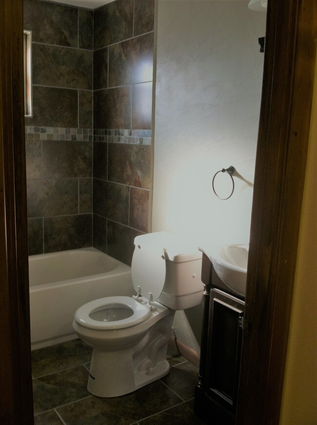 Building Photo - 130 Lacrosse St