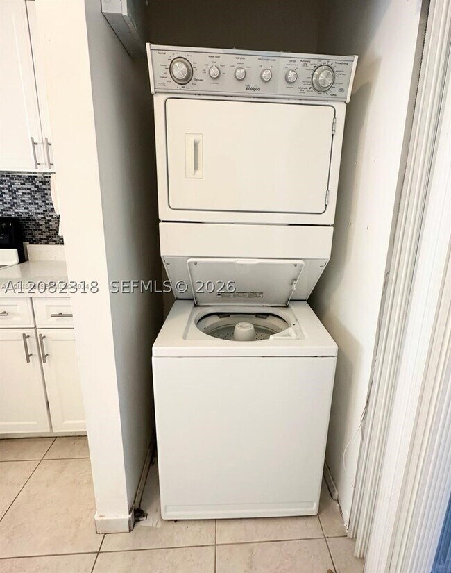 Building Photo - 16705 Hemingway Dr
