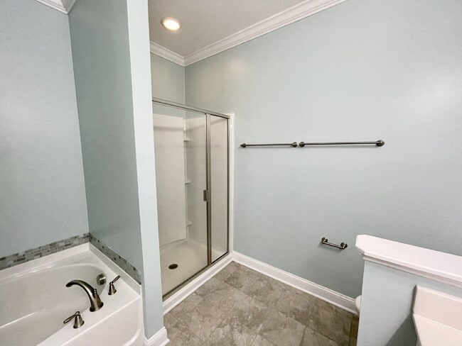 Building Photo - Three Bedroom, Cypress Ridge Townhouse!