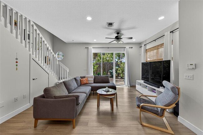 Building Photo - South Florida Excellent Rental - 1 month FREE!!!