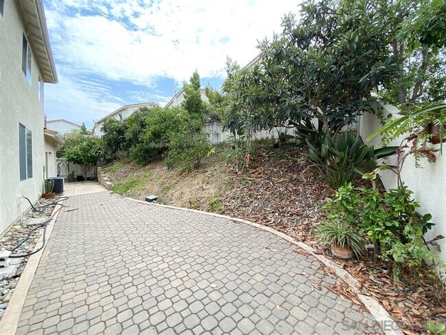 Building Photo - 11577 Compass Point Dr N