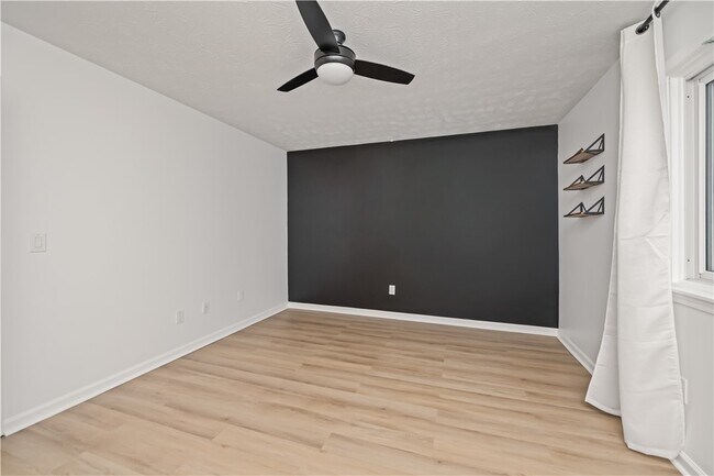 Building Photo - 154 Norwich Dr