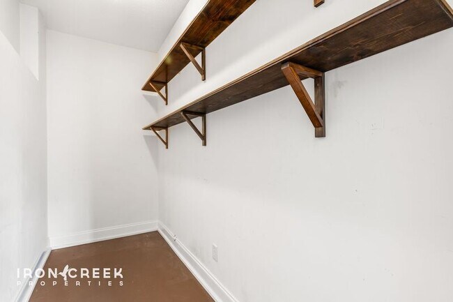 Building Photo - 8 Rose Briar Cir