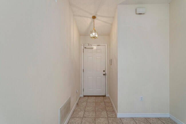 Building Photo - 168 Cabana Way