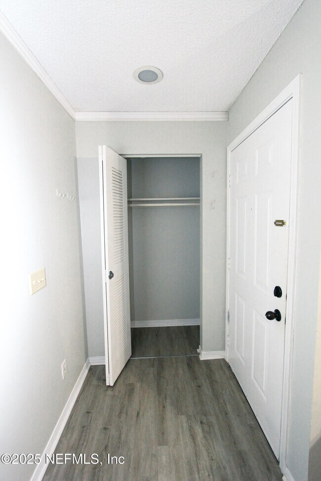 Building Photo - 10200 Belle Rive Blvd